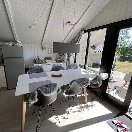 Comfortable Vacation Apartment Holnis